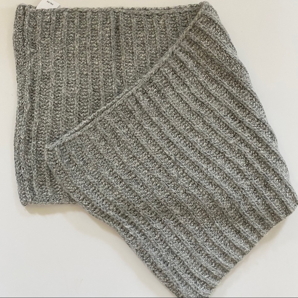 NWT OLD NAVY Infinity Knit Scarf OS - Light Grey